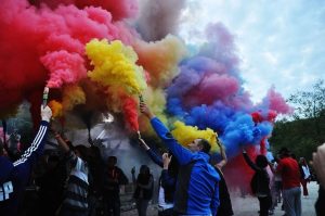 دود رنگی در فضای بسته