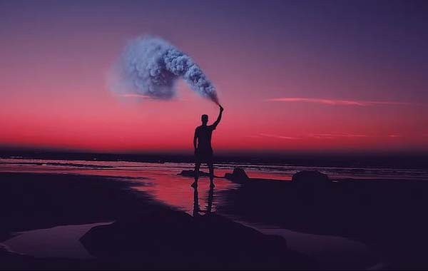 دود رنگی در فضای بسته