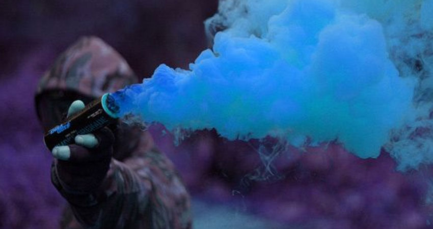 دود رنگی در فضای بسته