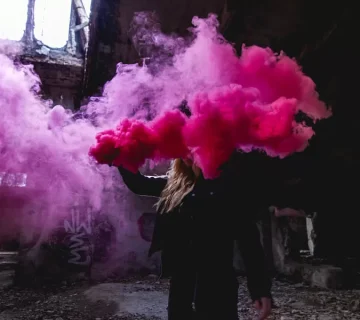 دود رنگی دستی صورتی