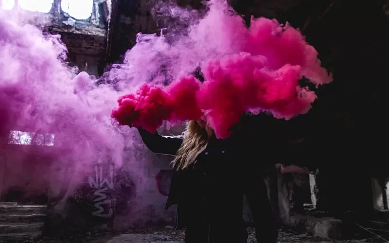 دود رنگی دستی صورتی