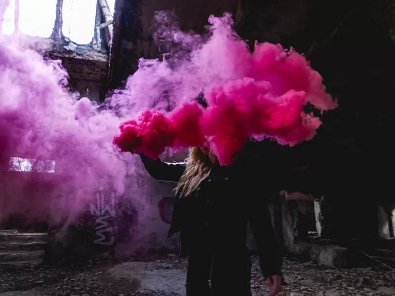 دود رنگی دستی صورتی