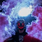 دود رنگی در شب